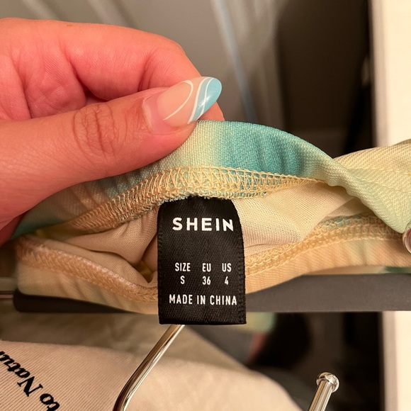 SHEIN matching beach set, out of stock, won’t be restock. 💚🤍 - Picture 6 of 6